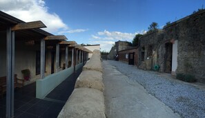 Exterior detail - Il Fortino Mini Suites (Ameglia)