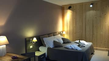 Premium bedding, in-room safe, individually decorated, desk