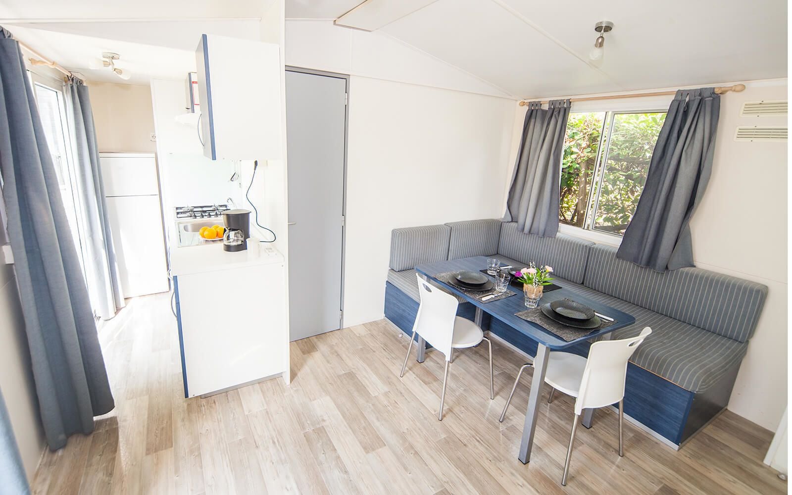 Mobil enhet - Comfort | Eget pentry | Stort kylskåp, mikrovågsugn (vid begäran), spishäll och espressobryggare