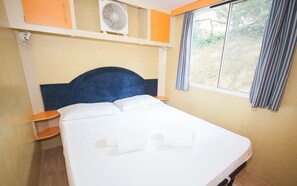 Klassieke stacaravan | Babybedden (toeslag), gratis wifi, beddengoed