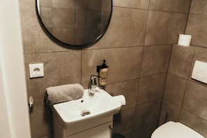 Ducha, secador de pelo, toallas
