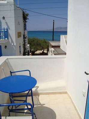 Unclassified image, 4 of 16, button - Vakhos Island (Naxos)