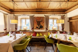 2 restaurants; lunch and dinner served - Landgasthof Karner (Frasdorf)