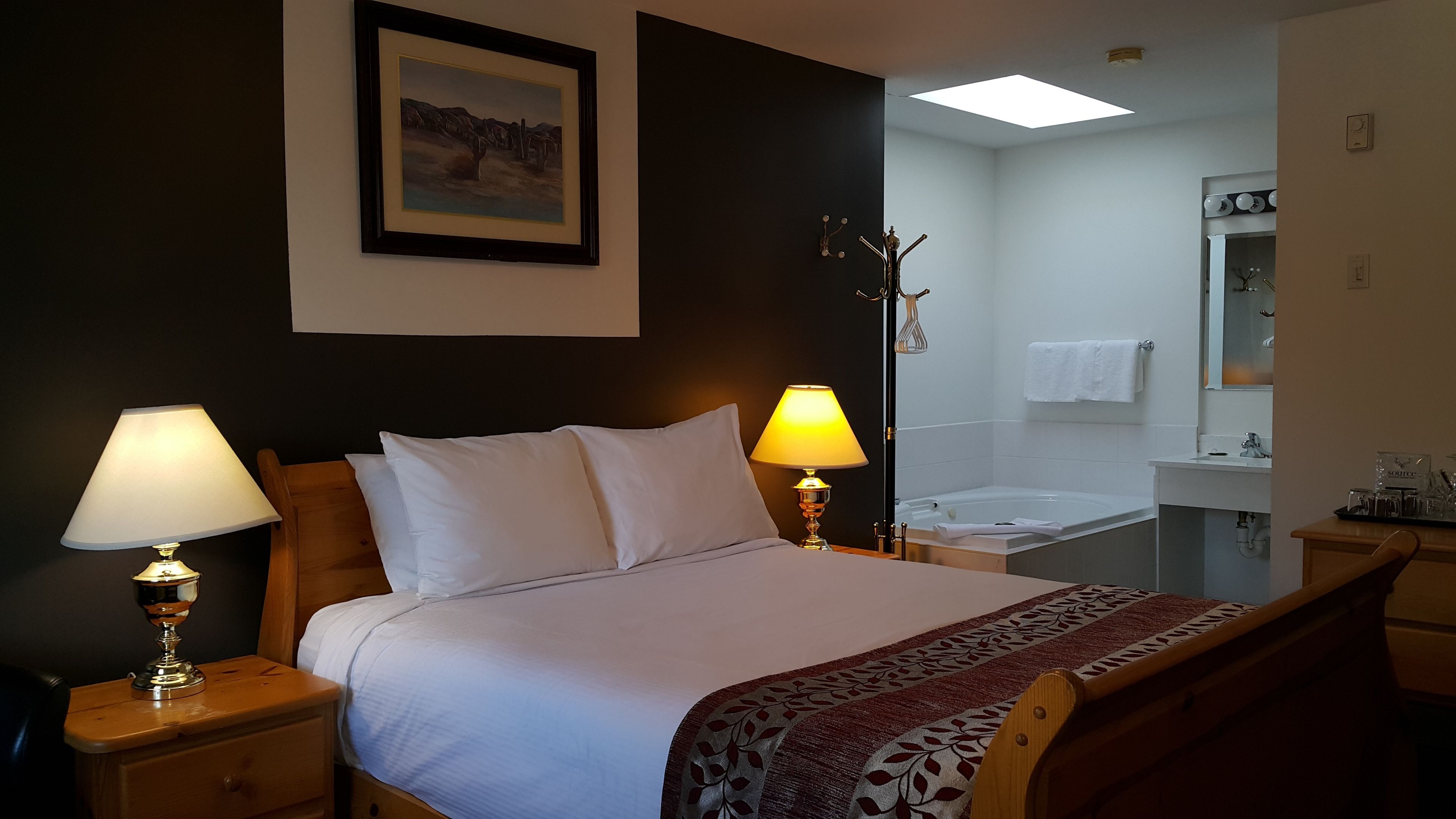 Deluxe Room, 1 Queen Bed | Blackout curtains, soundproofing, free WiFi, bed sheets