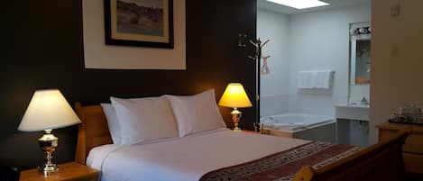 Deluxe Room, 1 Queen Bed | Blackout drapes, soundproofing, free WiFi, bed sheets