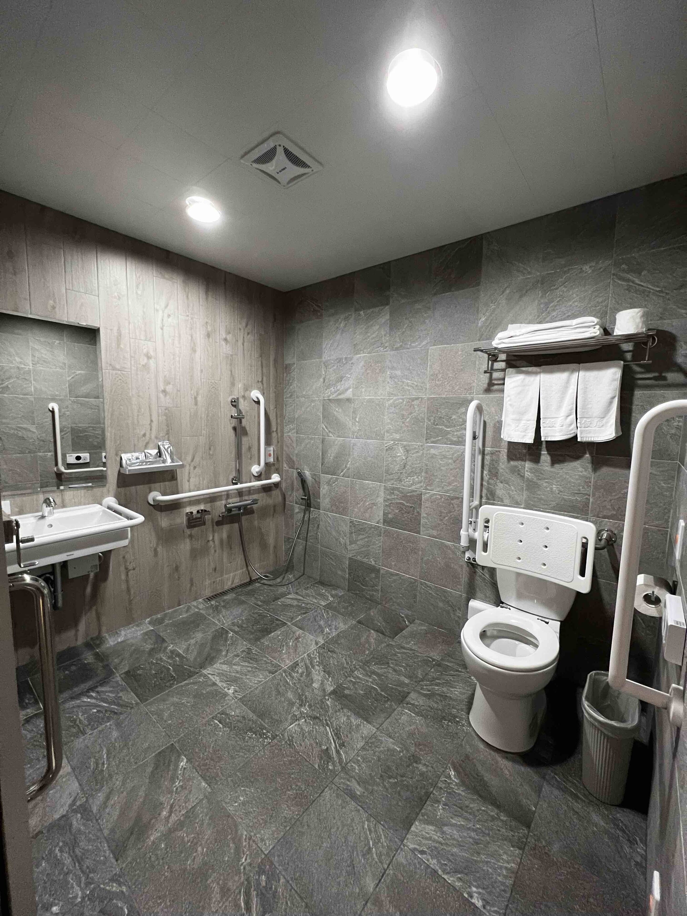 executive room, corner | bathroom | shower, free toiletries, hair dryer, slippers