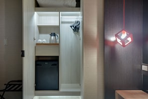 Classic Double Room, No Windows | Wardrobe