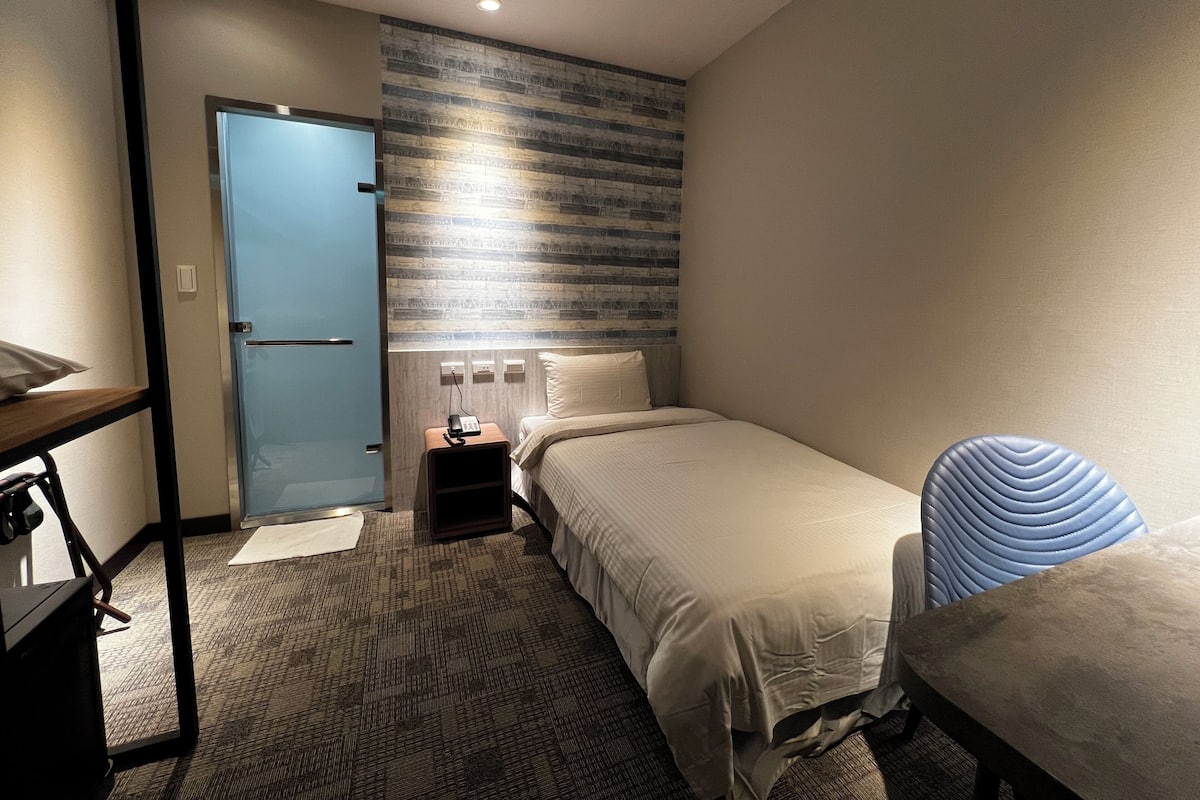 Standard Single Room, 1 Single Bed, No Windows