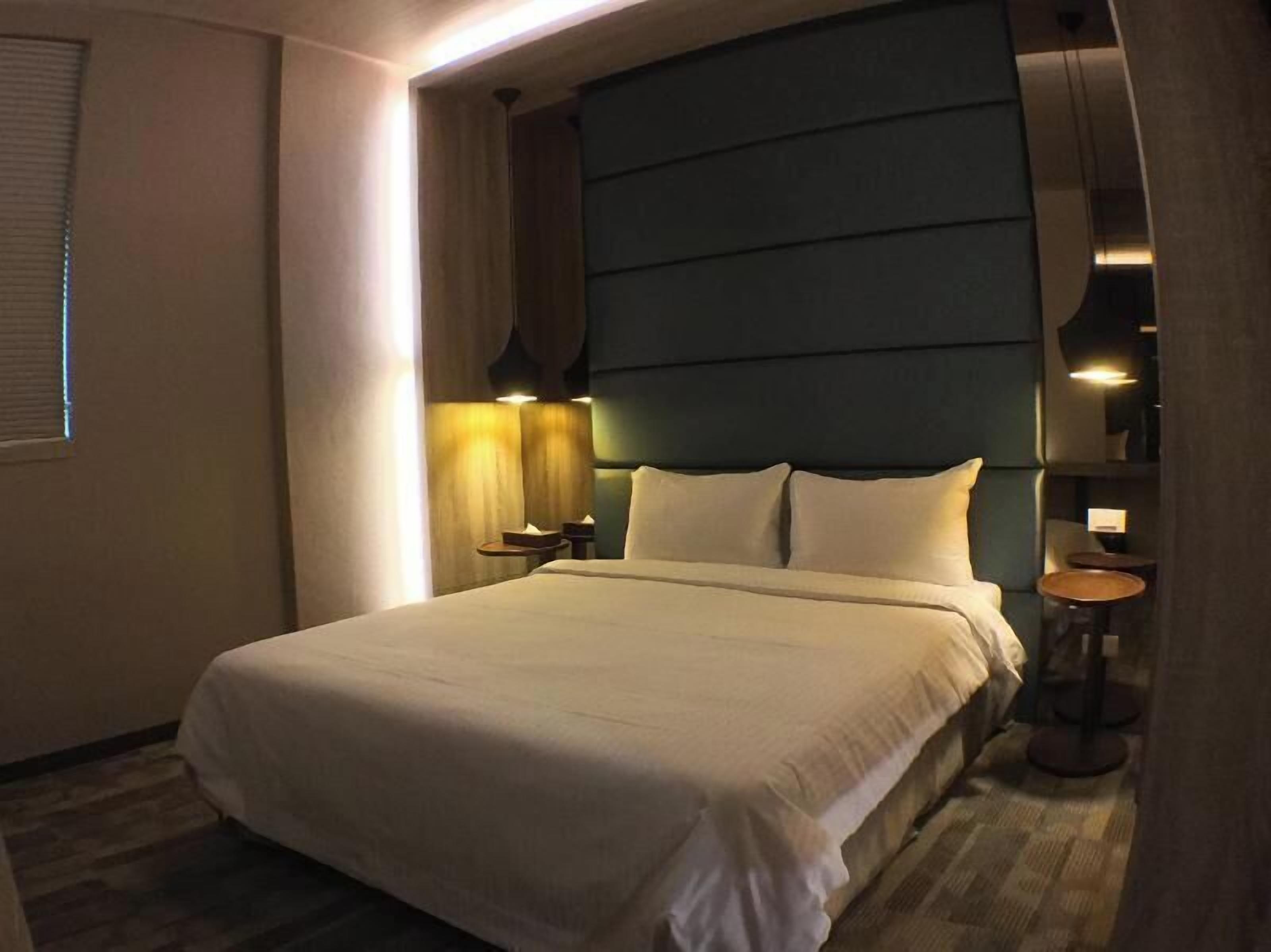 Down comforters, desk, soundproofing, free WiFi