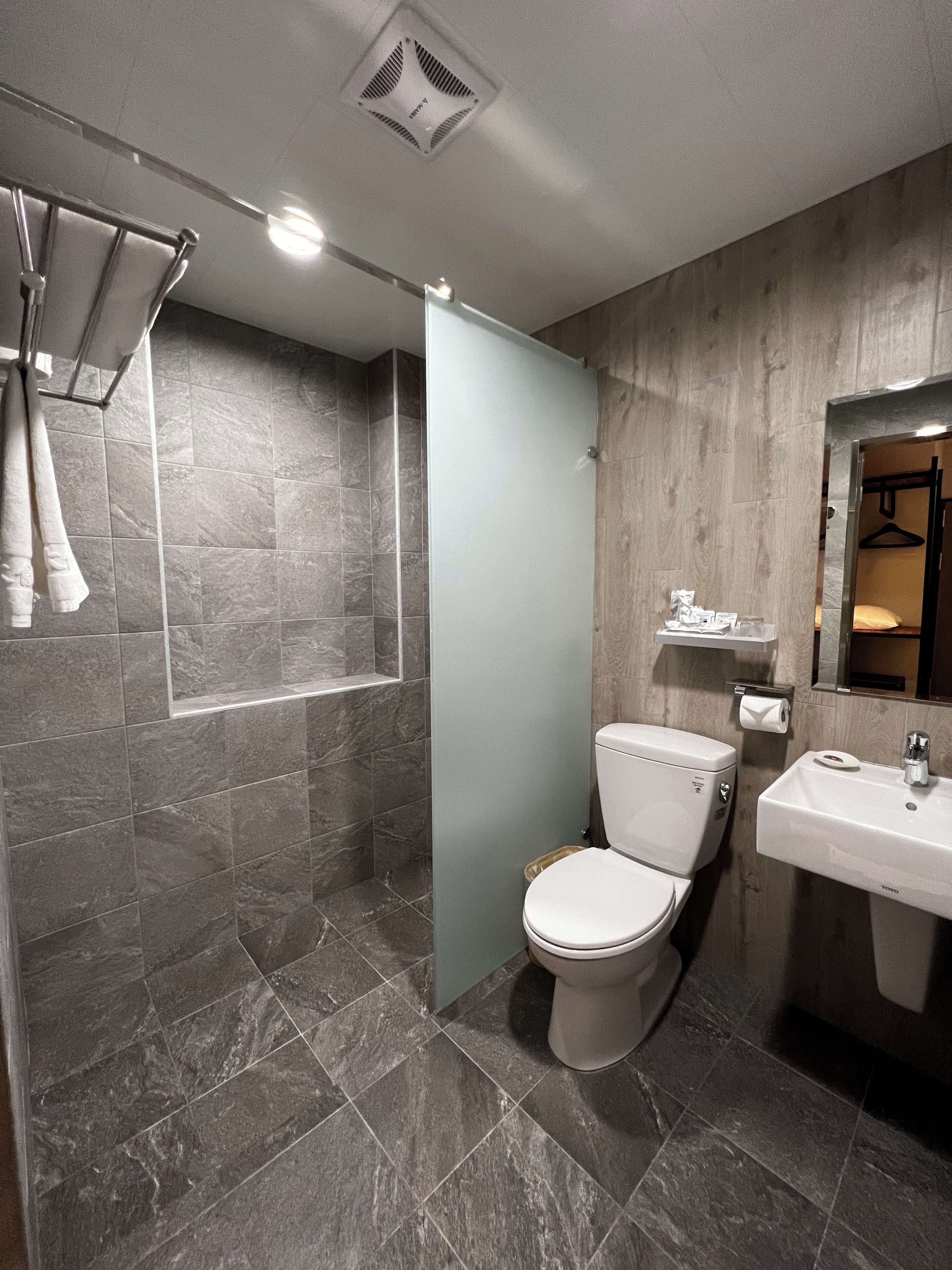 standard single room, 1 single bed, no windows | bathroom shower