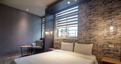 East Dragon Hotel