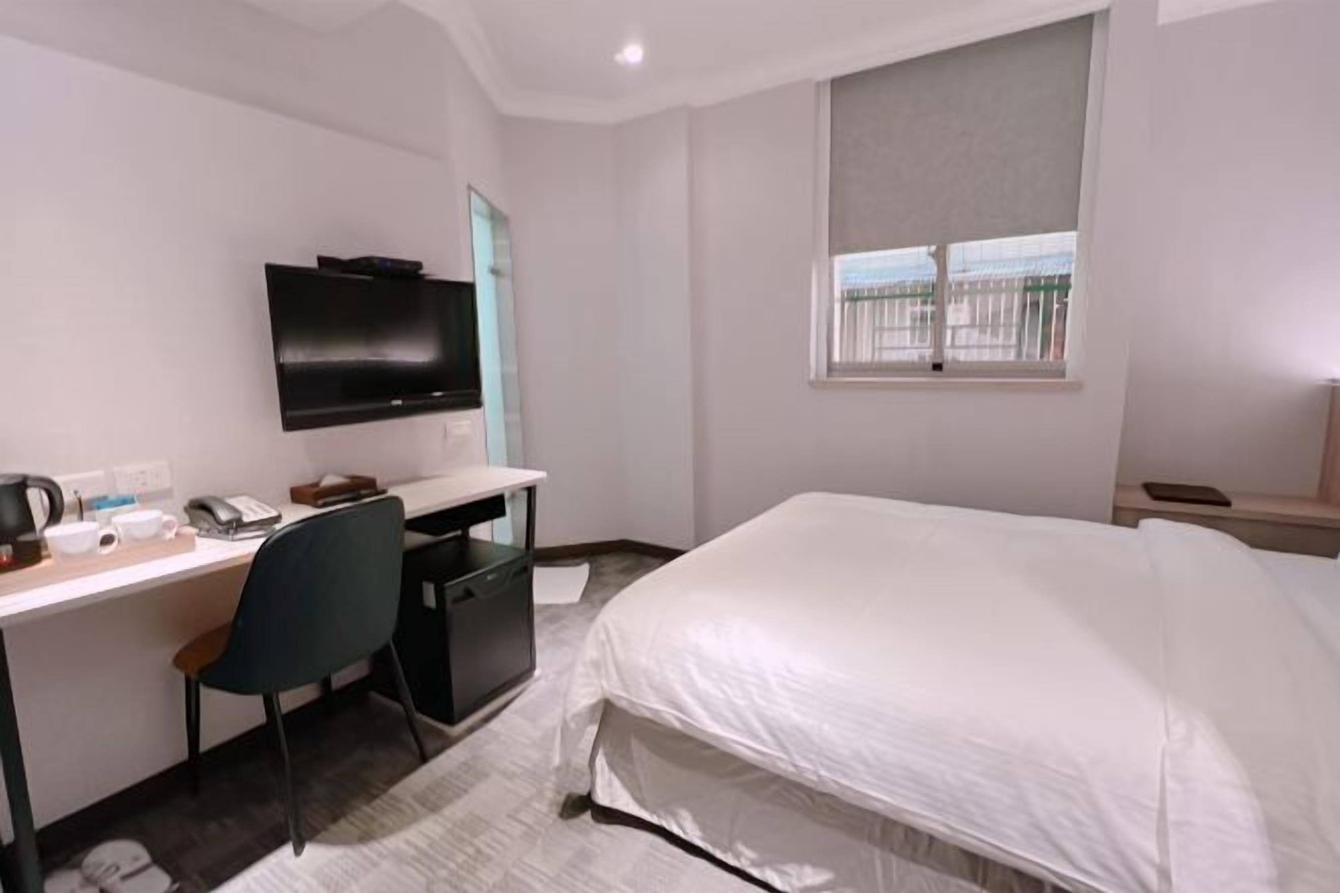 Down comforters, desk, soundproofing, free WiFi