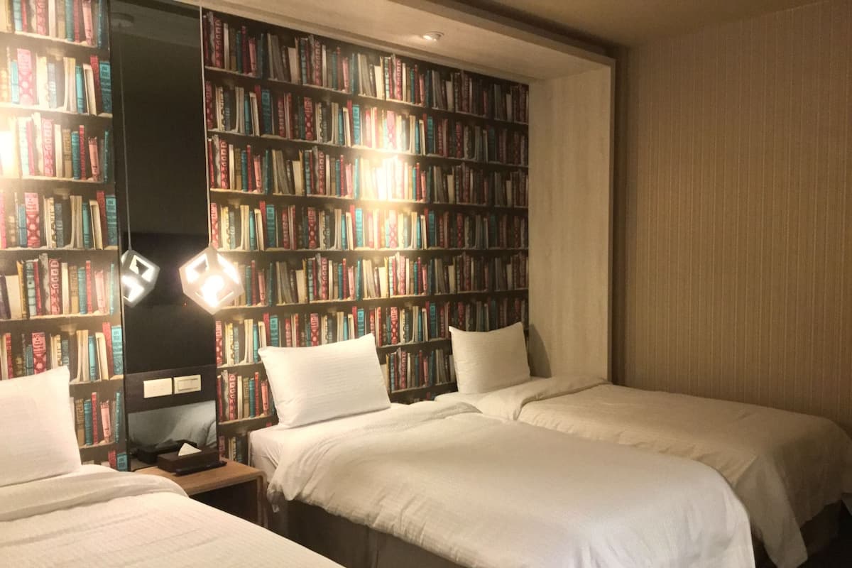 Cozy Triple Room No Window
