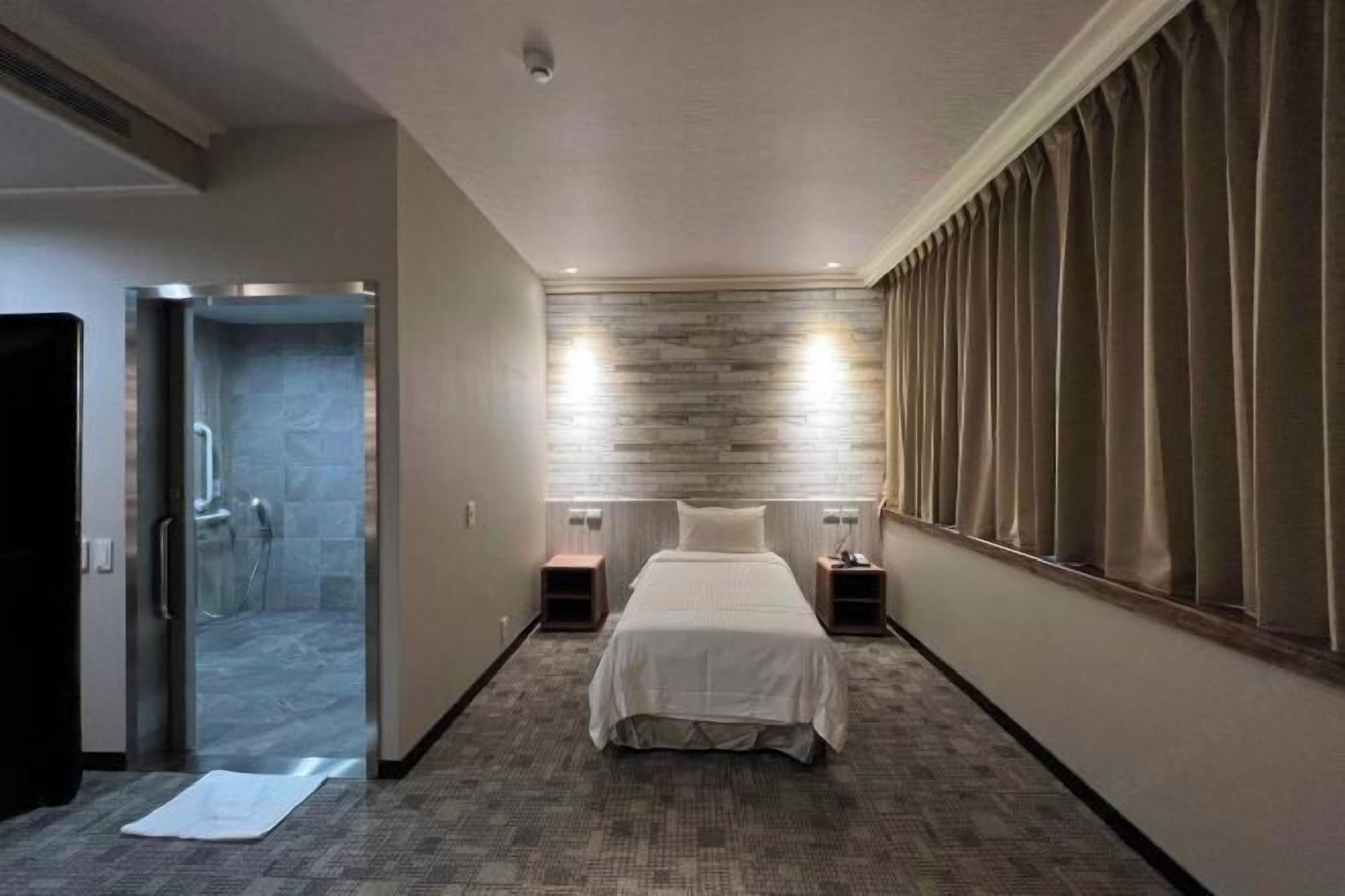 Down comforters, desk, soundproofing, free WiFi