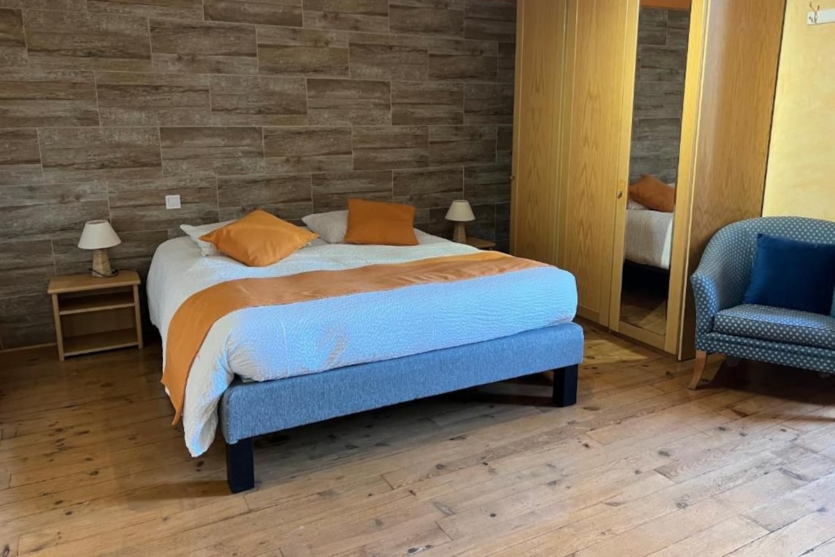 Premium bedding, Select Comfort beds, minibar, desk