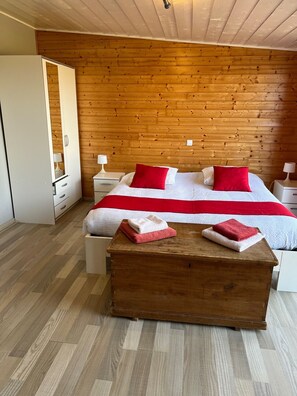 Loft | Premium bedding, Select Comfort beds, minibar, desk