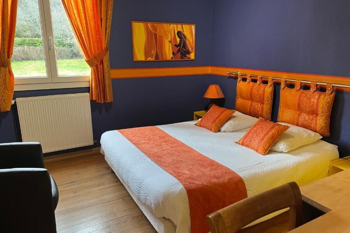 Premium bedding, Select Comfort beds, minibar, desk