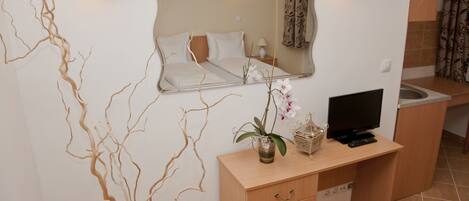 Kahden hengen perushuone (yksi tai kaksi sÀnkyÀ) | Huoneen varustelu