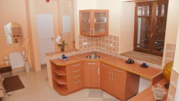 Apartment | Private kitchenette | Electric kettle