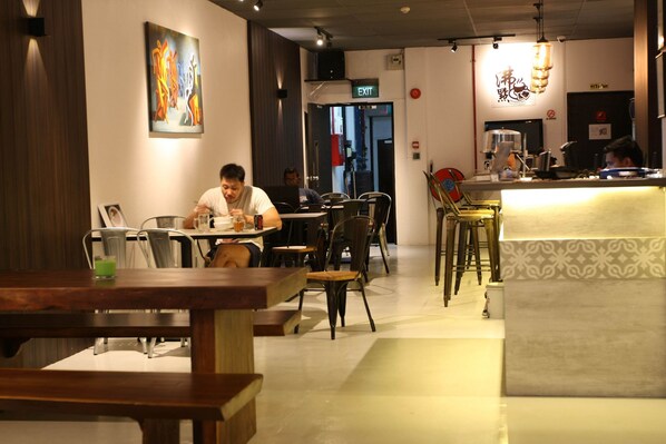 Lobby sitting area - Fernloft City Little India (Singapore)