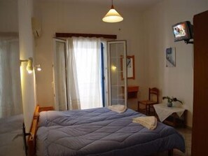 Habitación estándar | Tabla de planchar con plancha, cunas gratuitas y camas extra