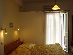 Habitación estándar | Tabla de planchar con plancha, cunas gratuitas, camas supletorias
