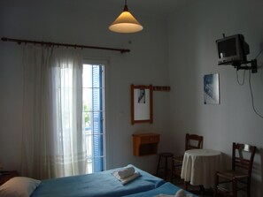 Iron/ironing board, free cribs/infant beds, rollaway beds, free WiFi - Vakhos Hotel (Naxos)