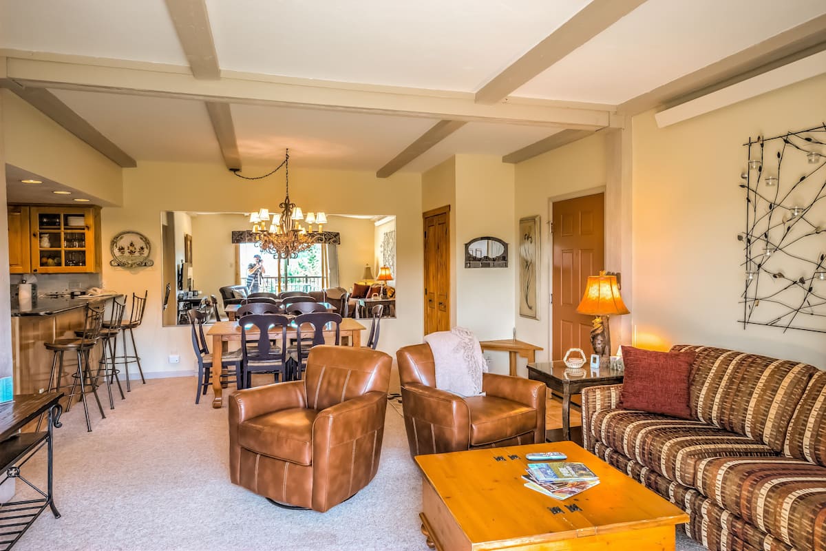 Condo, 2 Bedrooms | Living area