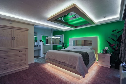 Romantic Inn & Suites