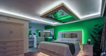 Romantic Inn & Suites