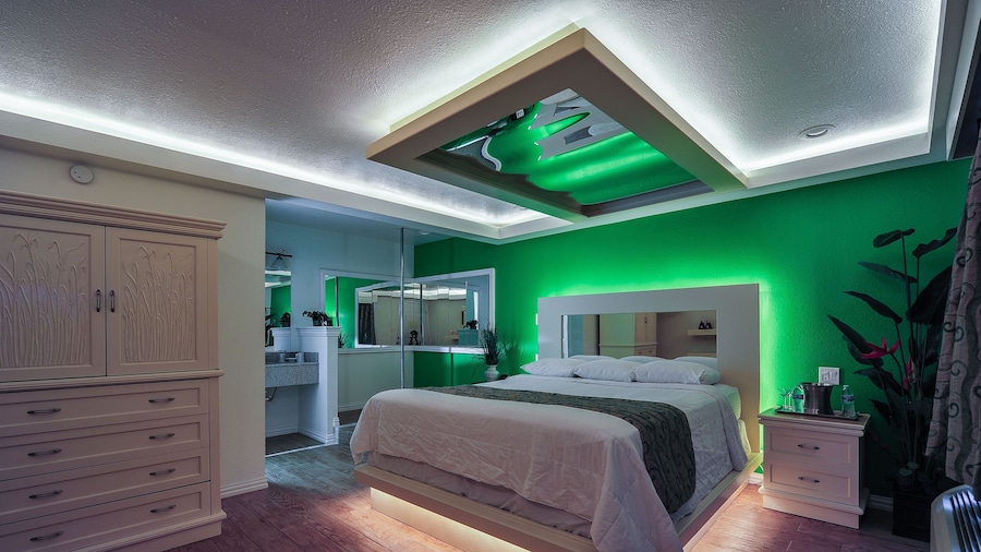 Romantic Inn & Suites