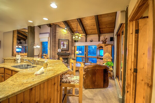 Condo, 2 Bedrooms | Egyptian cotton sheets, iron/ironing board, free WiFi