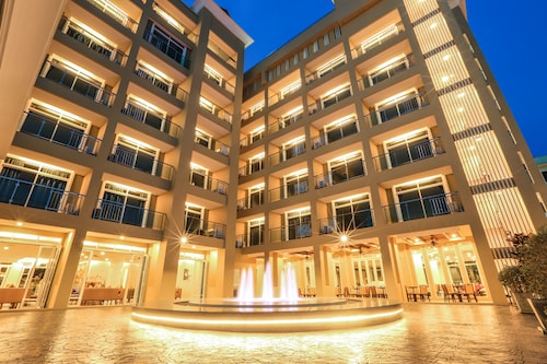 Crystal Palace Luxury Hotel