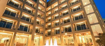 Crystal Palace Luxury Hotel