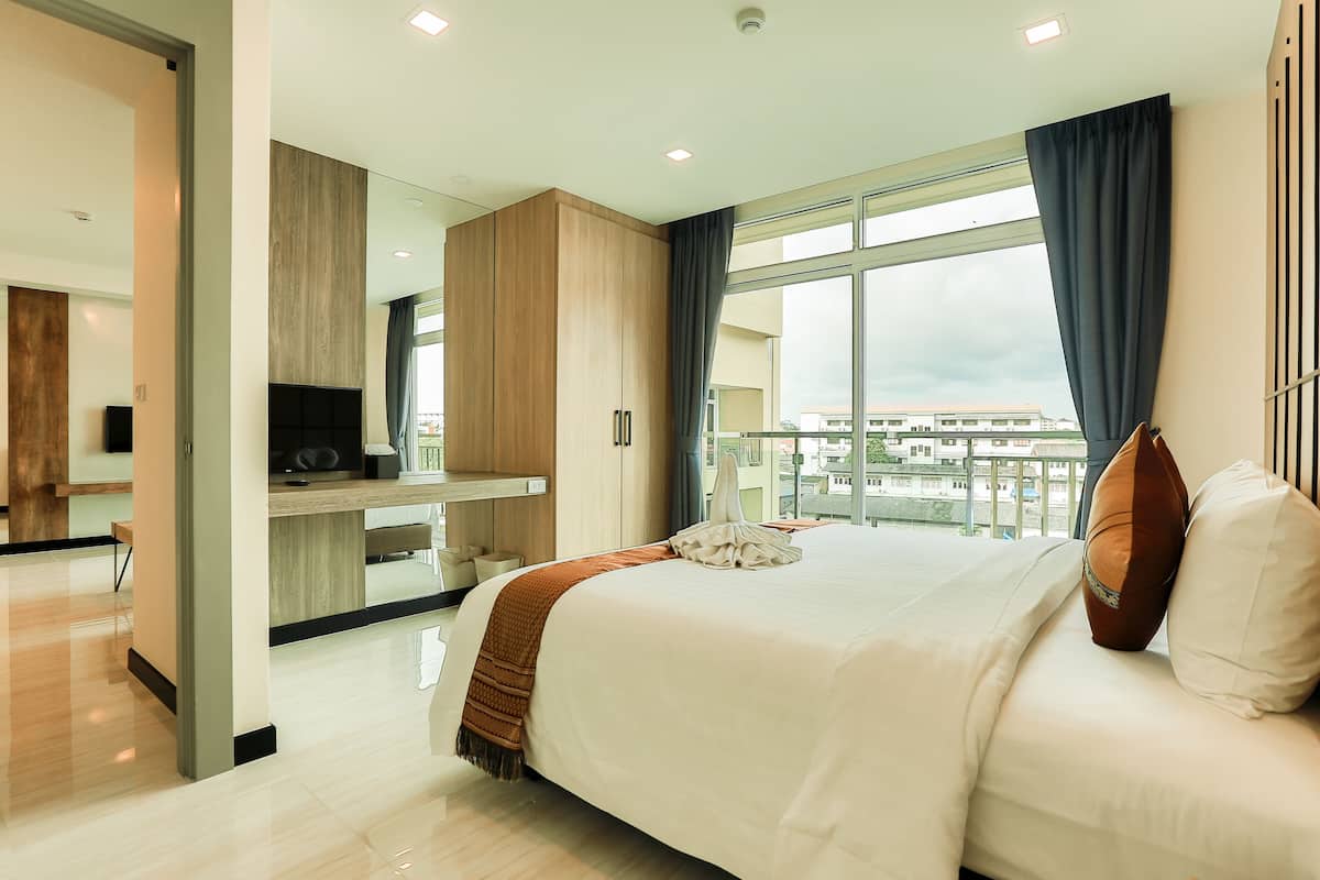 Family Room | 1 bilik tidur, peti besi dalam bilik, meja, langsir/tirai gelap terus