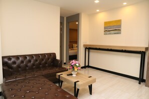 Chambre Familiale | Coin séjour