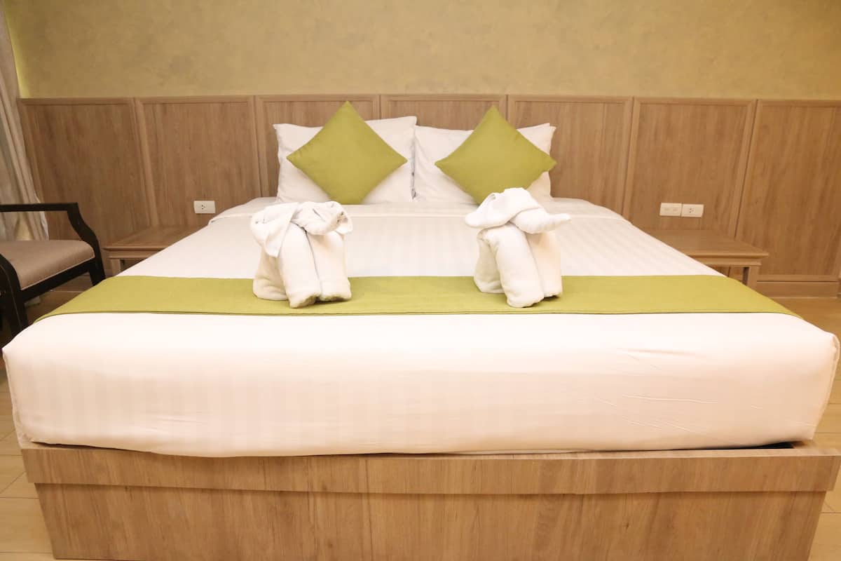 Suite | 1 bilik tidur, peti besi dalam bilik, meja, langsir/tirai gelap terus