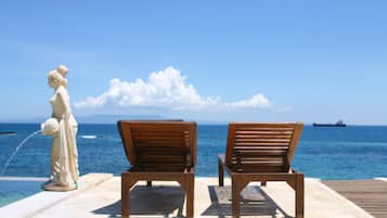 2 outdoor pools, sun loungers
