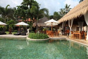 2 outdoor pools, sun loungers