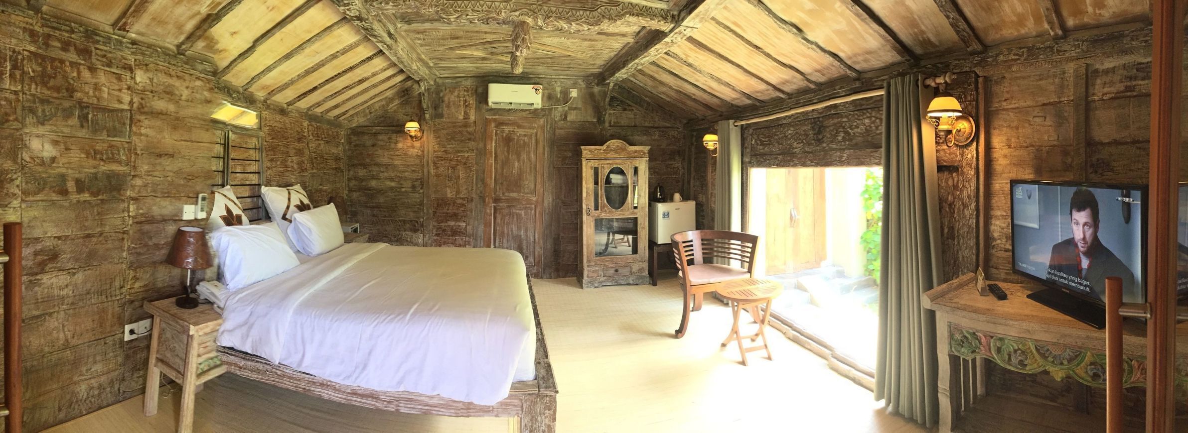 Minibar, in-room safe, desk, cribs/infant beds