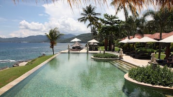 2 piscinas al aire libre, sillones reclinables de piscina