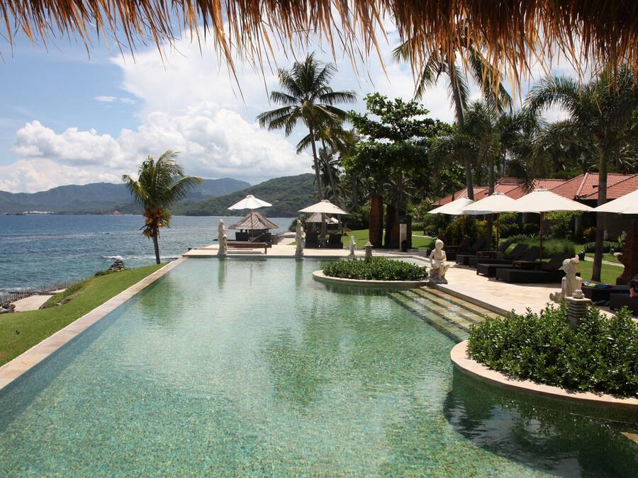 2 piscinas al aire libre, sillones reclinables de piscina