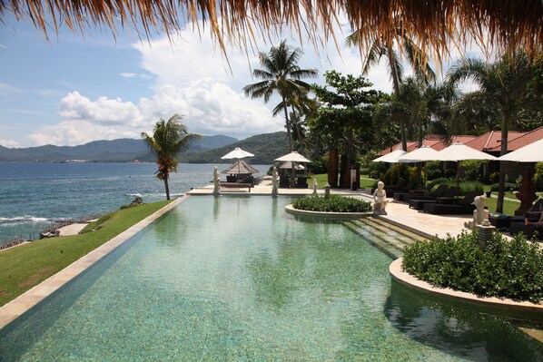 2 outdoor pools, sun loungers - Sea Breeze Candidasa (Manggis)