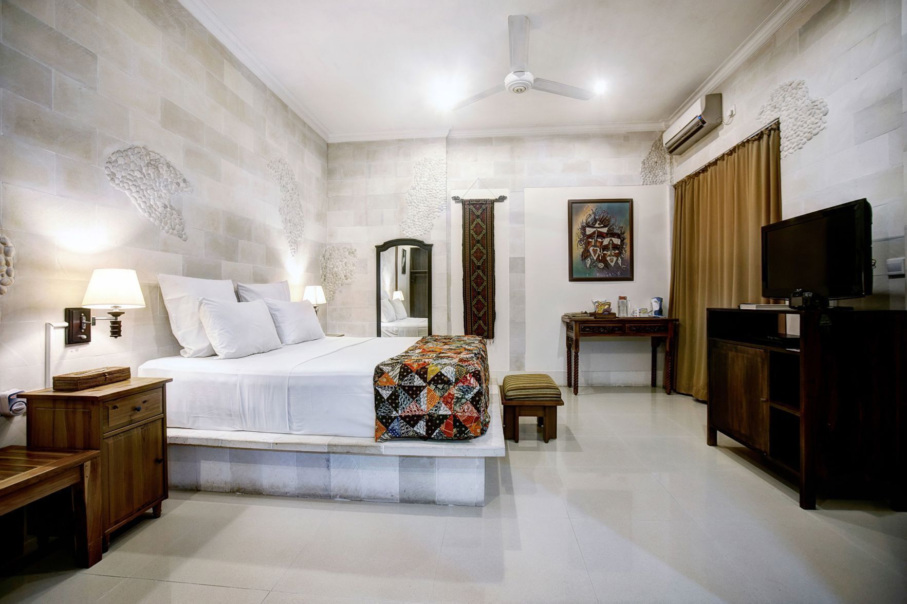 Minibar, in-room safe, desk, cribs/infant beds