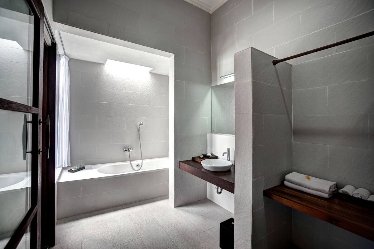 free toiletries, hair dryer, towels