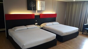 ห้องแฟมิลี่ | มินิบาร์, โต๊ะทำงาน, เตารีด/โต๊ะรีดผ้า, เตียงเสริม/เปล