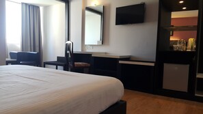 Chambre Standard | Minibar, bureau, fer et planche à repasser, lits pliants/supplémentaires