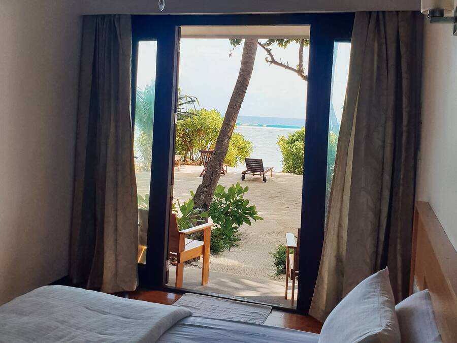 Minibar, caja de seguridad en la habitación y muebles diferentes