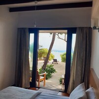 Deluxe Room, Sea View | Minibar, in-room safe, individually furnished, desk