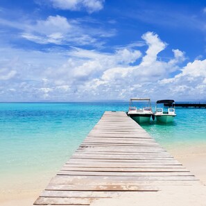 Beach nearby, white sand, sun loungers, beach towels - Thundi Sea View  (Fulidhoo)